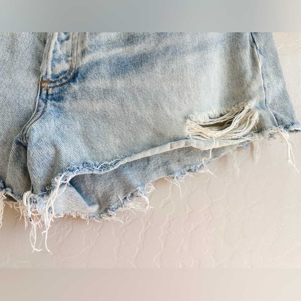 AGOLDE Parker Vintage Cutoff Denim Shorts Light Wash Distress Women’s - Size 32 - Picture 5 of 13